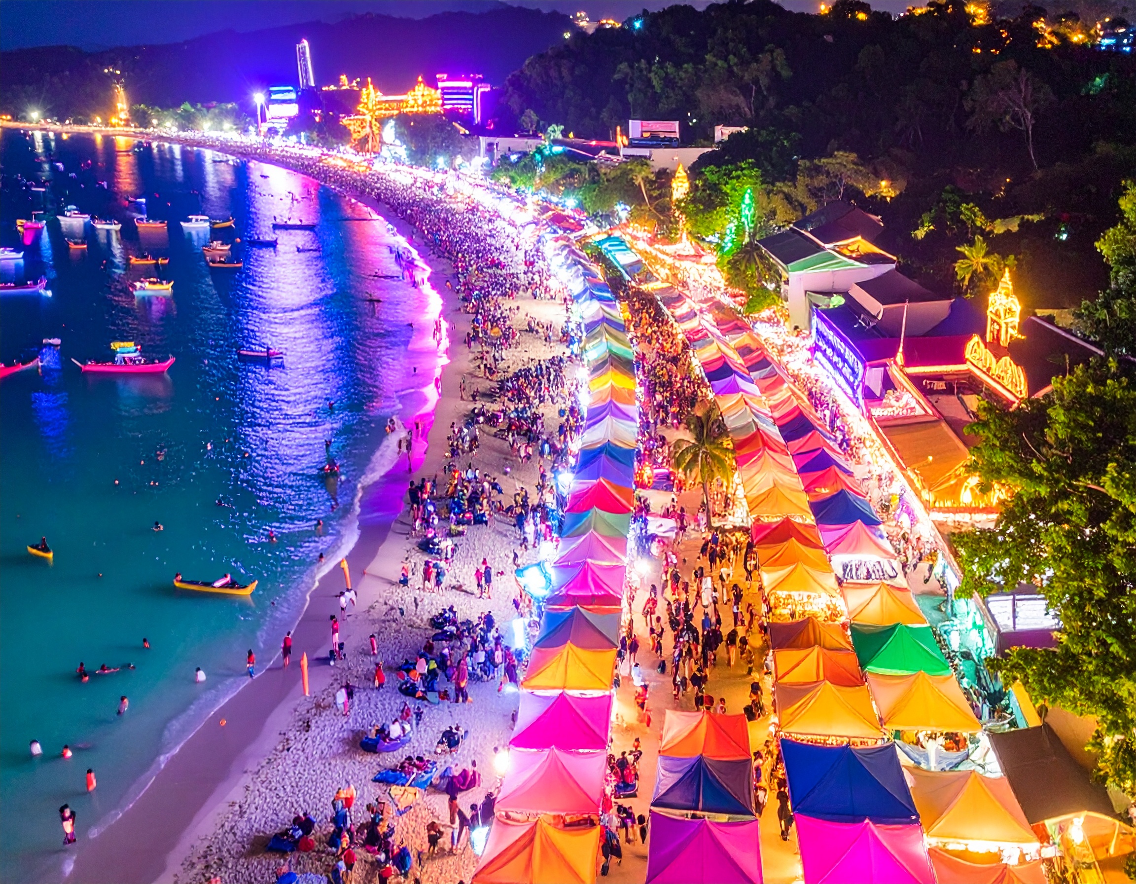 パタヤビーチ沿いの夜遊びスポット紹介｜海風とネオンの街を歩こう！