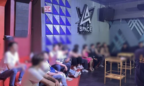 パタヤ「SPACE CLUB KARAOKE」営業許可違反で摘発、マネージャーを拘束 パタヤ「SPACE CLUB KARAOKE」営業許可違反で摘発、マネージャーを拘束