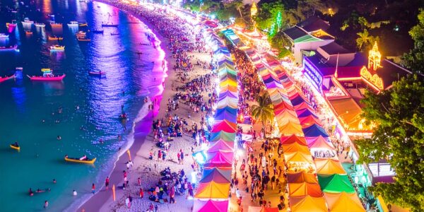 パタヤビーチ沿いの夜遊びスポット紹介|海風とネオンの街を歩こう! パタヤビーチ沿いの夜遊びスポット紹介|海風とネオンの街を歩こう!