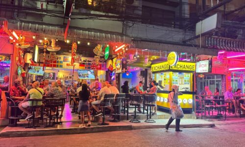 Happy Bar Jomtien Soi7 |ジョムティエンのバービア Happy Bar Jomtien Soi7 |ジョムティエンのバービア