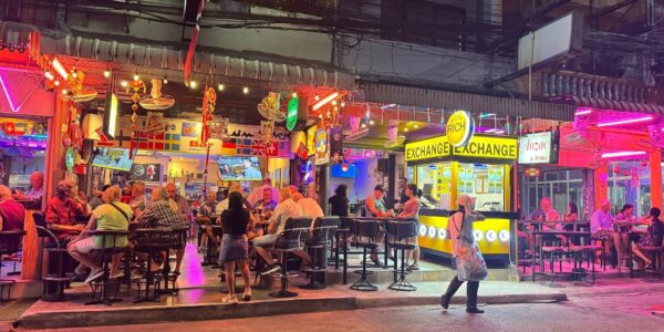 Happy Bar Jomtien Soi7 |ジョムティエンのバービア Happy Bar Jomtien Soi7 |ジョムティエンのバービア