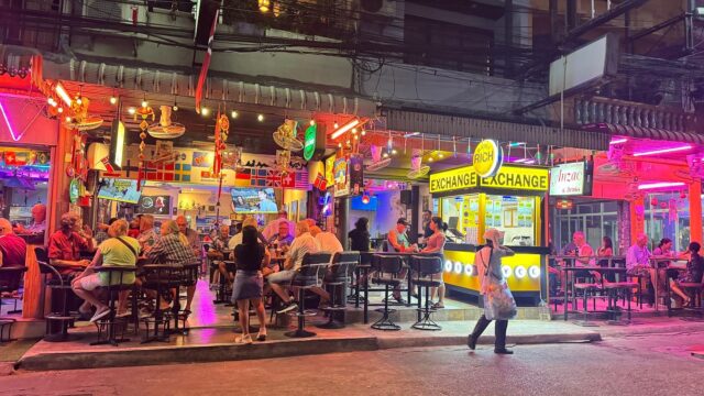 Happy Bar Jomtien Soi7 ｜ジョムティエンのバービア