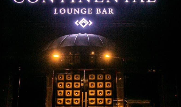 Continental Club ｜プラタムナックの落ち着いたラウンジバー